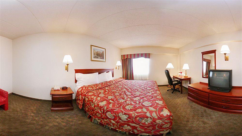 Ramada By Wyndham East Orange Hotel Eksteriør billede