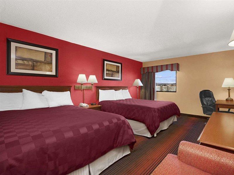 Ramada By Wyndham East Orange Hotel Eksteriør billede