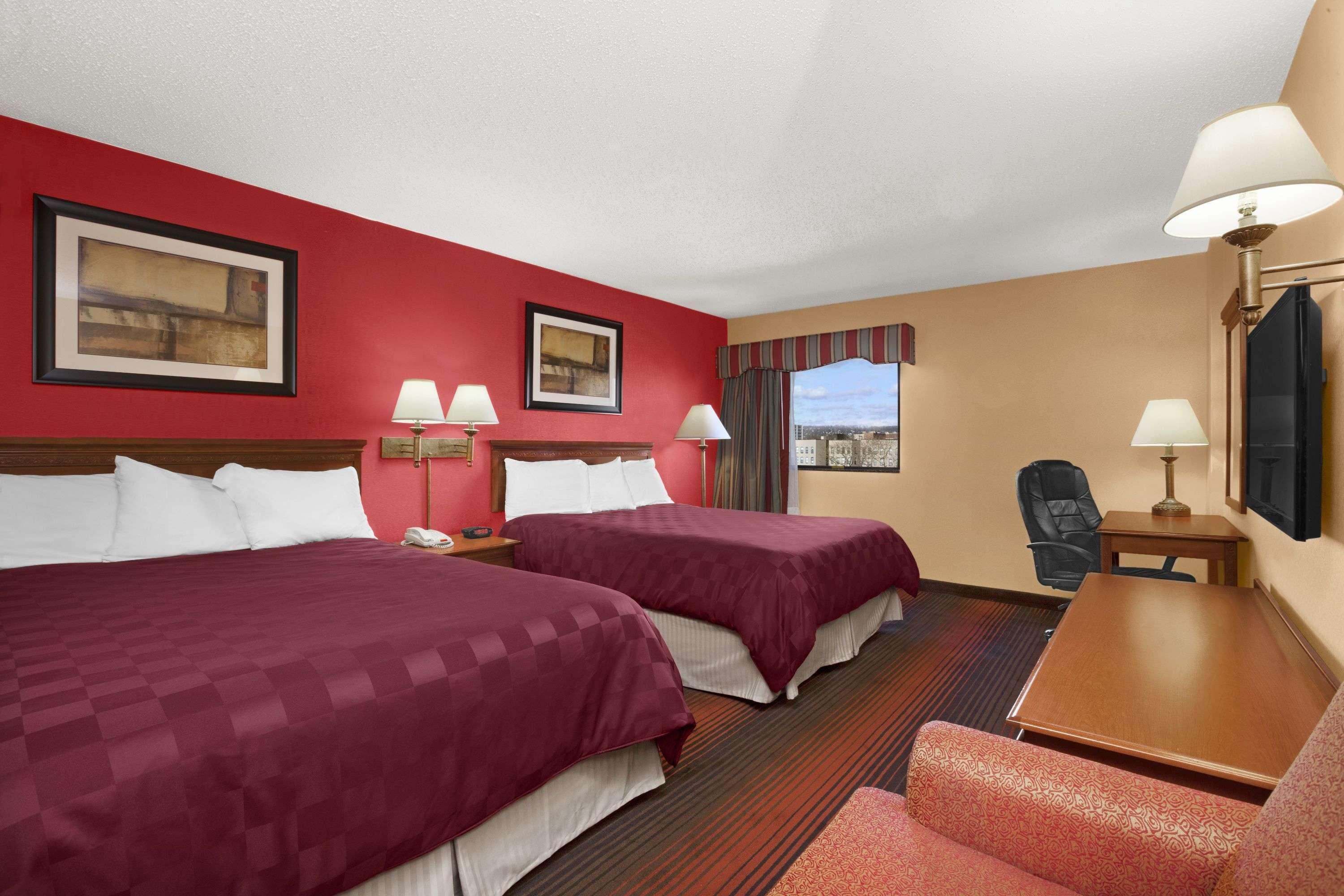 Ramada By Wyndham East Orange Hotel Eksteriør billede