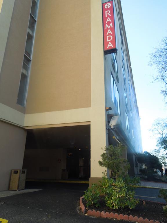 Ramada By Wyndham East Orange Hotel Eksteriør billede