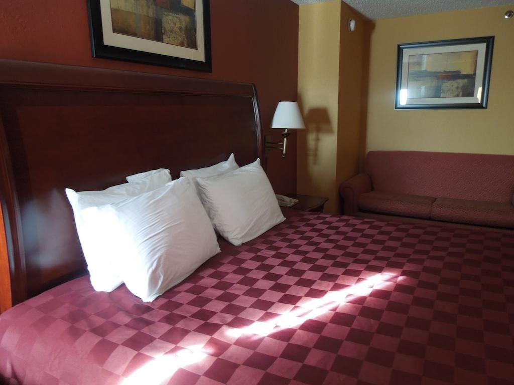 Ramada By Wyndham East Orange Hotel Eksteriør billede