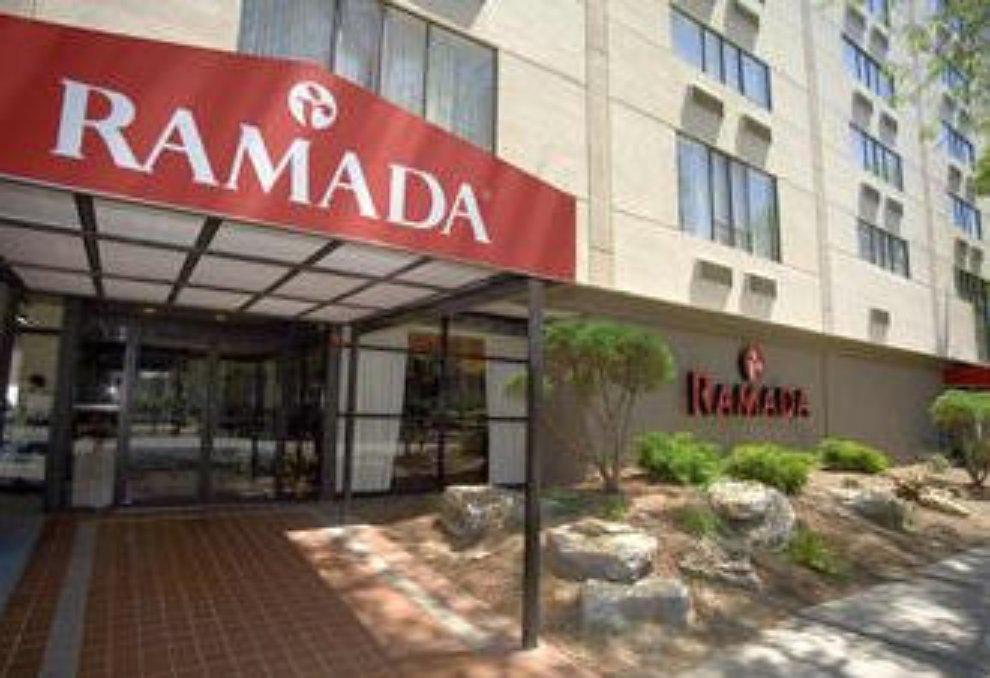 Ramada By Wyndham East Orange Hotel Eksteriør billede